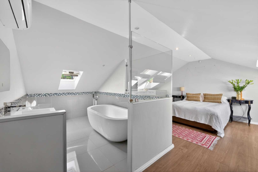 2 Bedroom Property for Sale in Oranjezicht Western Cape